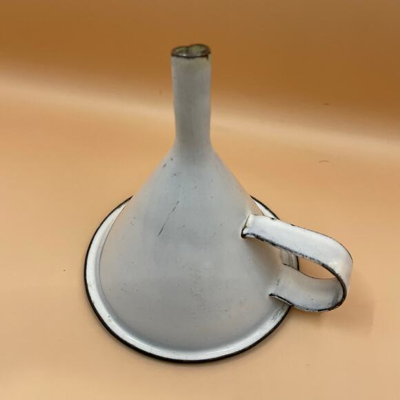 Vintage Enamel Funnel Black Trim Handle Metal Kitchen Collectable Decor Retro - Picture 6 of 10